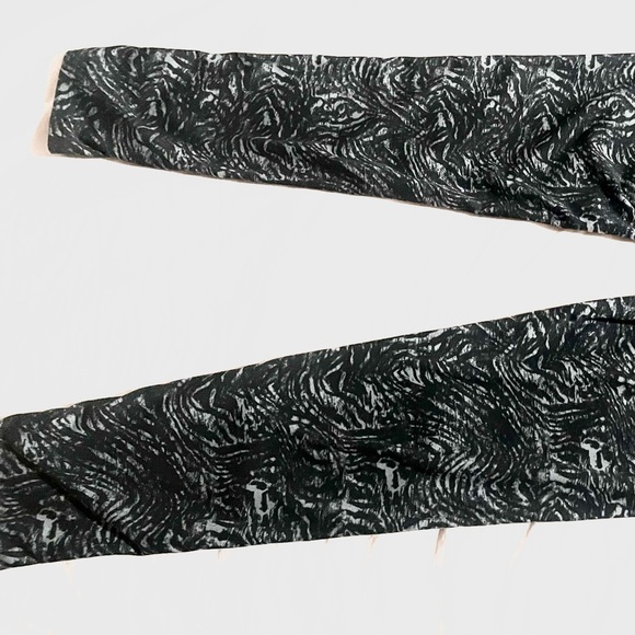 Athlete grey and white athletic leggings - Picture 7 of 8